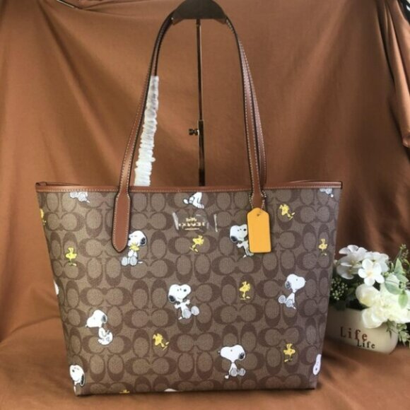 NWT Coach X Peanuts City Tote In With Snoopy Woodstock - Picture 1 of 15